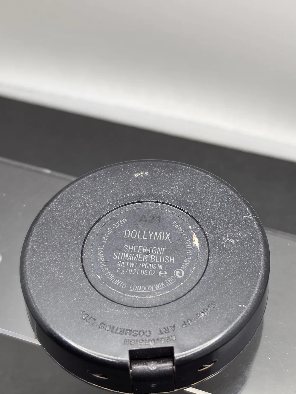 DISCONTINUED MAC Powder Blush — 